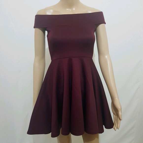 Boohoo Off The Shoulder skater dress berry sz.8